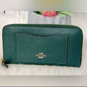 Coach Crossgrain Green Leather Accordion Zip Around Wallet